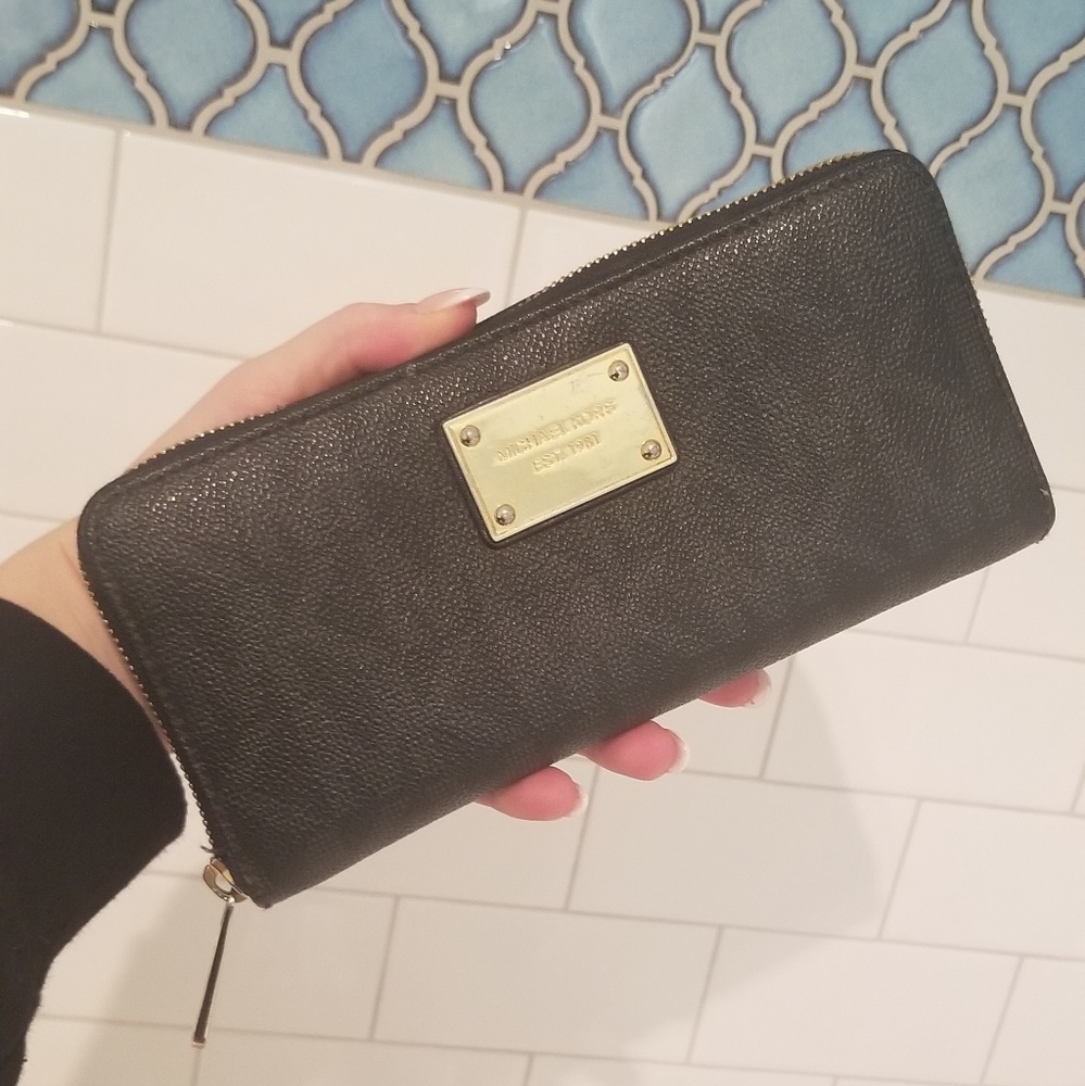 Michael Kors zip wallet